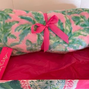 NWT Lilly Pulitzer Paradise Blanket - Mandevilla Baby Pink Sand Paradise